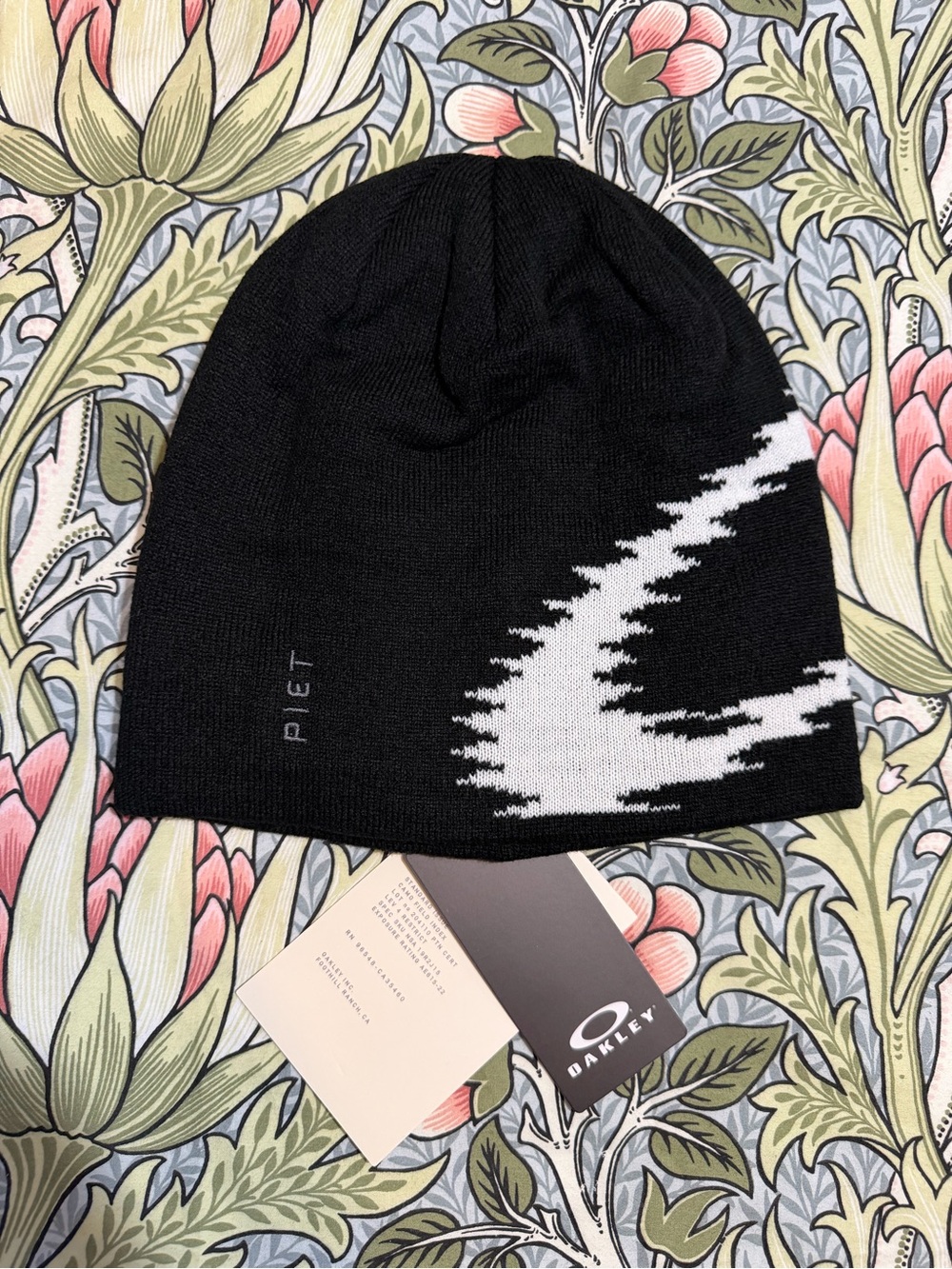 Oakley Black & White Knit Beanie